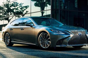 Lexus “chốt giá” xe sang LS từ 1,96 tỷ đồng